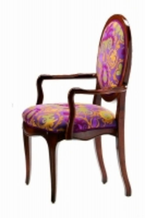 C扶手椅 餐廳家具中的優雅與實用之選